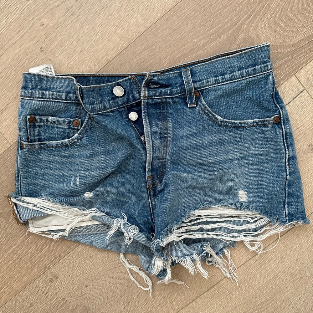 Levi’s Highrise shorts